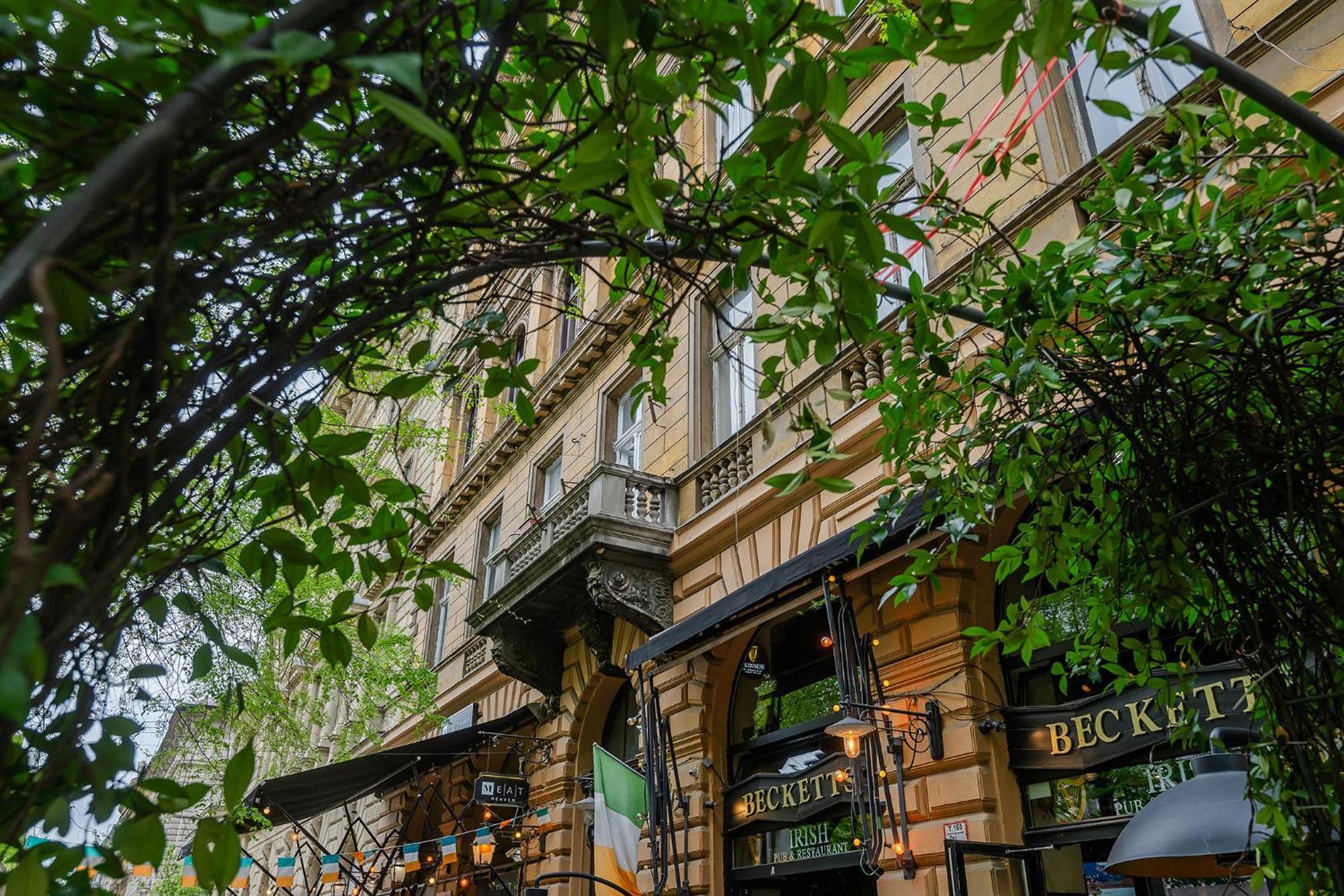 Liszt Modern Chic Apartment Budapest Ngoại thất bức ảnh